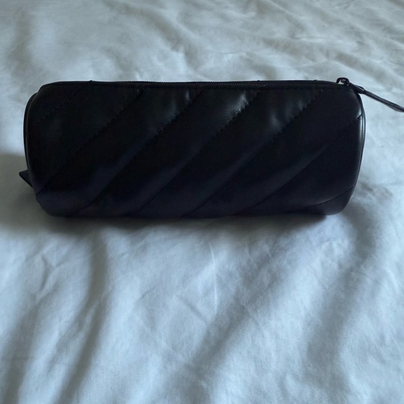 Yves Saint Laurent Black Cosmetic Bag - Picture 1 of 6
